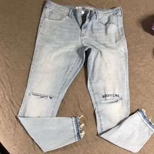 Skinny Jeggings with #dontcare on knee